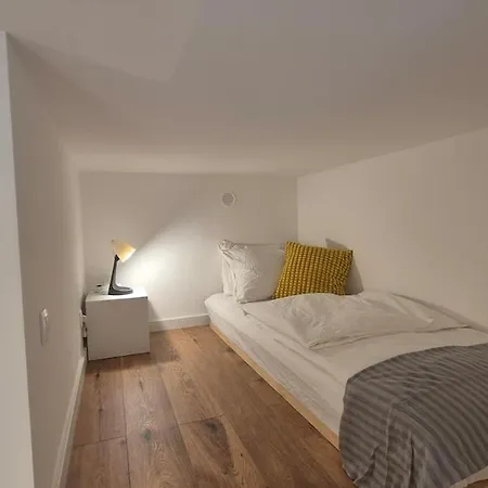 Aurea Kazimierz, Netflix # Ac # Self Check-in # Apartment *